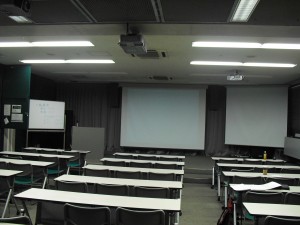会場